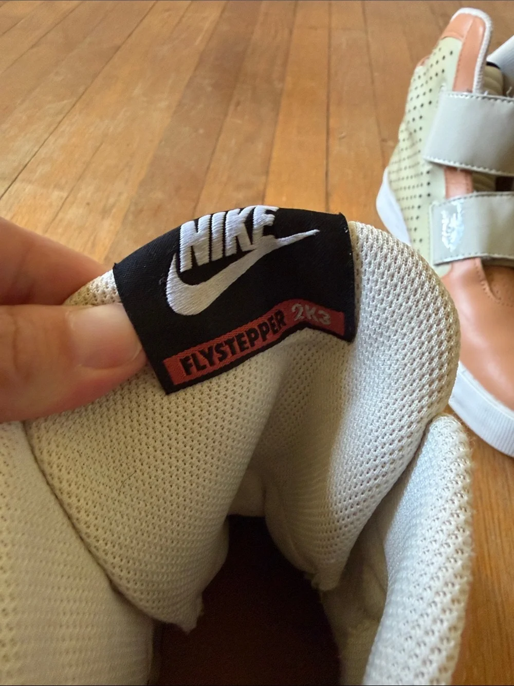 Nike FLY STEPPER 2K3  High-Top Sneakers in Tan and Cream Velcro